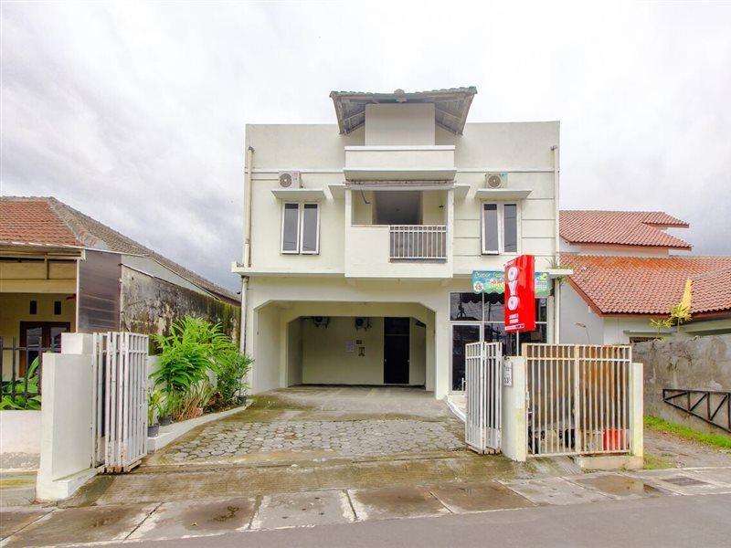 Oyo 3083 D Kost 3 Syariah Ξενοδοχείο Γιογκιακάρτα Εξωτερικό φωτογραφία